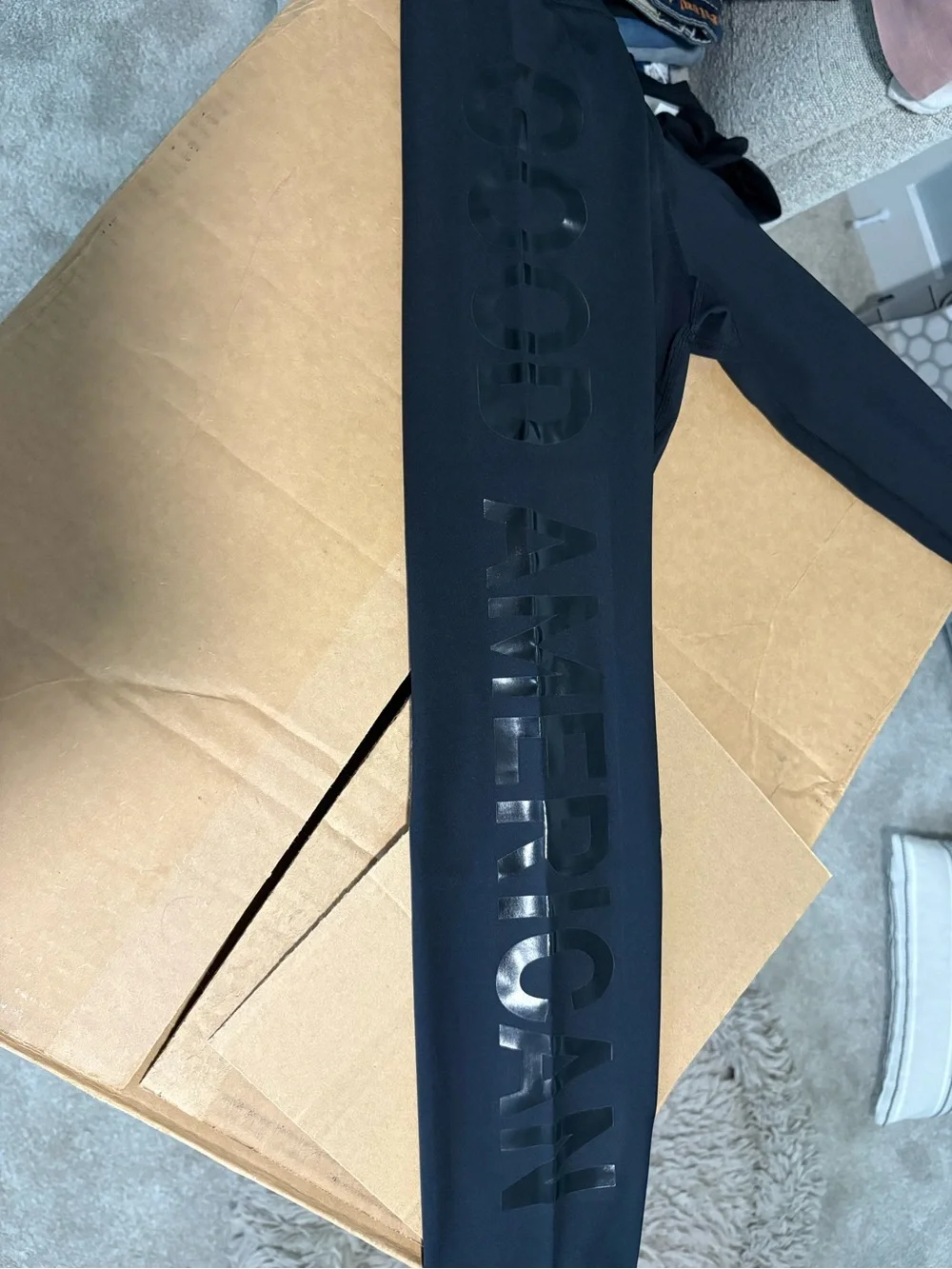 Good American Black Logo-Trim Active Leggings & Sports Bra